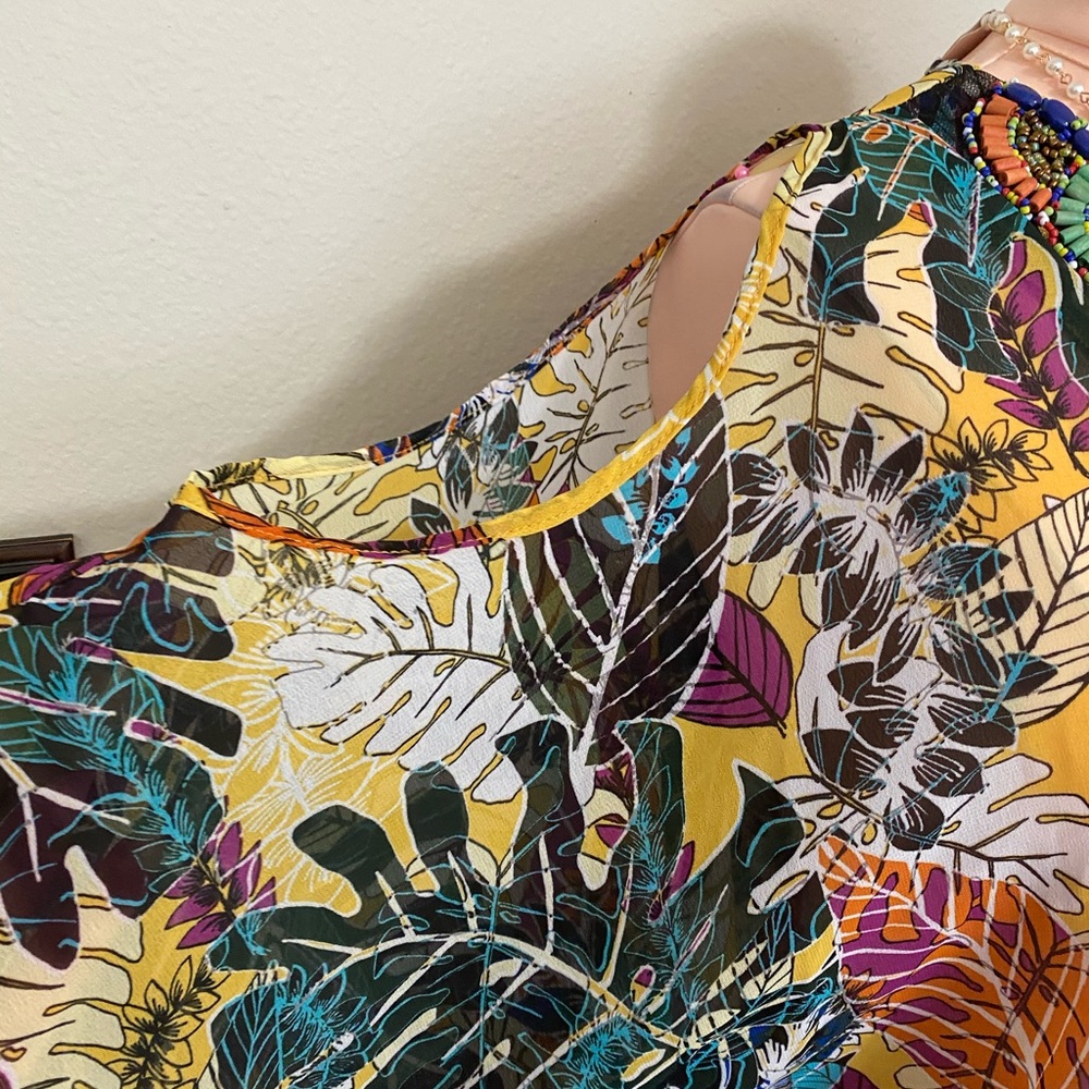 Tropical print beaded  top 💛🧡☀️😍✨ - Picture 3 of 7